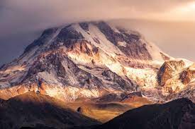 استكشف جبال القوقاز والتنوع البيئ بها