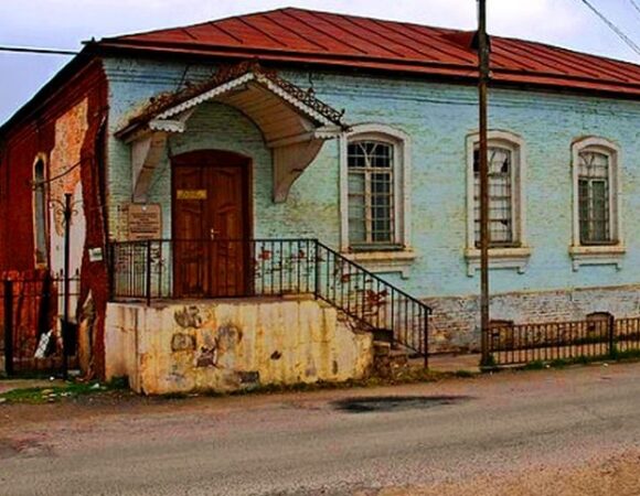 متحف بيت عباس أوغولو باكخانوف في أذربيجان: جوهرة ثقافية تروي تاريخ وفن البلد